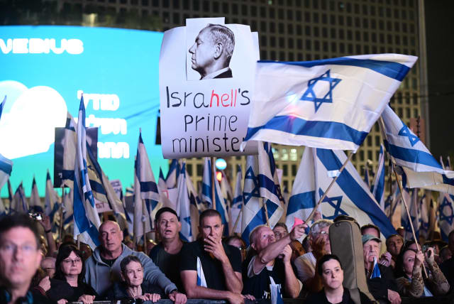  Israelis protest against the Israeli government's planned judicial overhaul, in Tel Aviv, March 4, 2023.  (photo credit: TOMER NEUBERG/FLASH90)