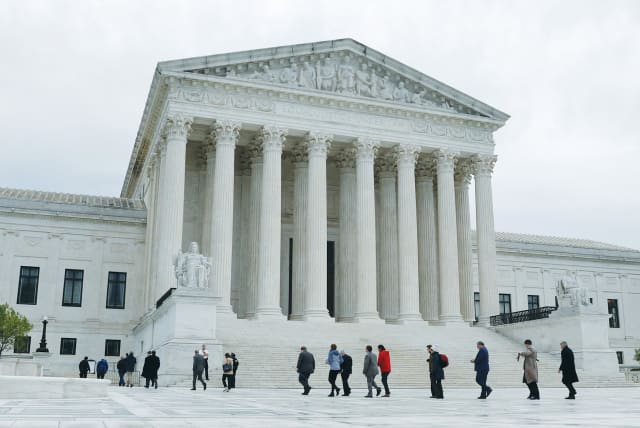  THE US Supreme Court building in Washington: As many in Israel believe today, the Anti-Federalists, who opposed the constitution, objected to governorship by the court and feared such power granted to the court could render it an absolute ruler.  (photo credit: REUTERS/JONATHAN ERNST)