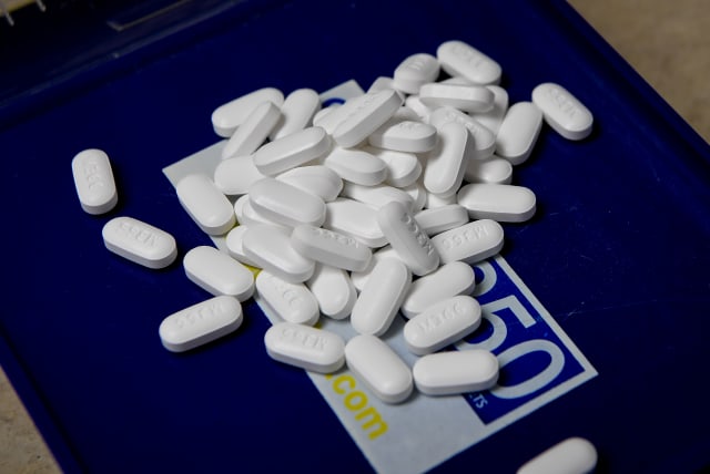  Tablets of the opioid-based Hydrocodone at a pharmacy in Portsmouth, Ohio, June 21, 2017.  (photo credit: REUTERS/BRYAN WOOLSTON)