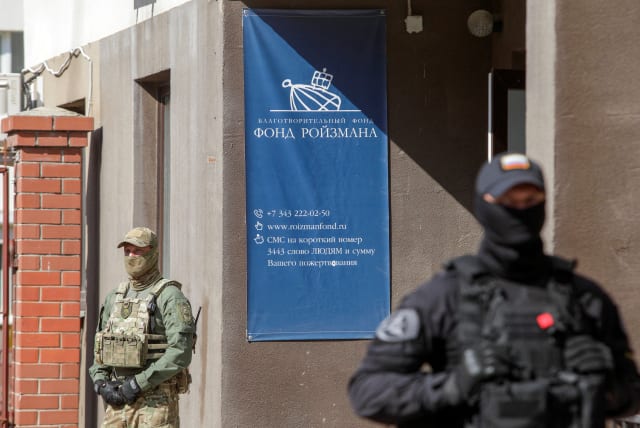  Russian law enforcement officers stand guard outside the office of Roizman Charity Fund, after its founder and politician Yevgeny Roizman was reportedly detained in Yekaterinburg, Russia August 24, 2022. (photo credit: REUTERS/STRINGER)