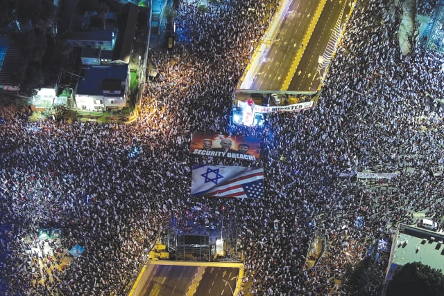  US JEWS see 300,000 Israelis – 2.5% of the population – protesting weekly, which would be the equivalent of eight million Americans protesting every week for more over than three months. (photo credit: ILAN ROSENBERG/REUTERS)