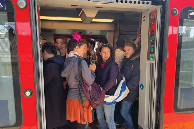  Boarding the Tel Aviv-Jerusalem train (photo credit: REUTERS/RAMI AMICHAY)