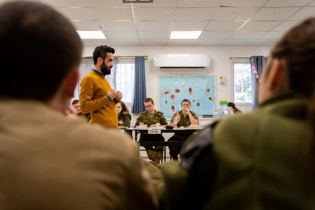  DANIEL MADMON teaches a class in Jewish history to Nativ conversion students. (photo credit: IDF SPOKESPERSON'S UNIT)