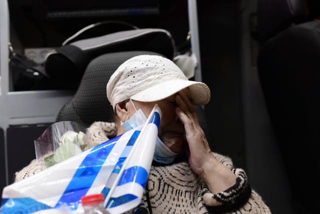  Nine Holocaust survivors rescued from the war in Ukraine arrive on a rescue flight, at Ben Gurion airport near Tel Aviv, on the eve of Holocaust Remembrance Day, April 27, 2022.  (photo credit: TOMER NEUBERG/FLASH90)