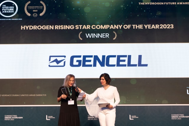  Shelli Zargary, GenCell's Communications Strategist & Climatech Evangelist, receives the company's prize in Dubai. (photo credit: Courtesy of Leaders Associate)