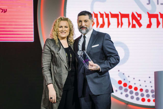  THE WRITER presents chef Assaf Granit with the Branding Israel Award in 2020. (photo credit: SHANI SADICARIO)