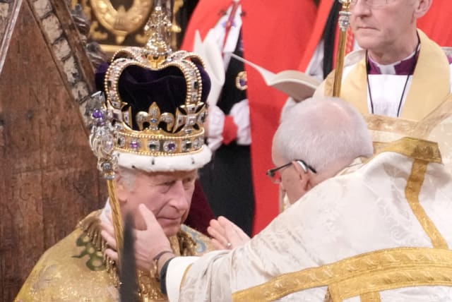 King Charles III formally crowned in London's Westminster Abbey - Vatican  News