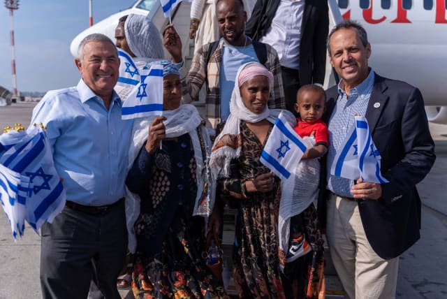  Jewish Agency for Israel Chairman Doron Almog and Mark Wilf, chairman of the Board of Governors of The Jewish Agency with new olim from Ethiopia at Ben Gurion Airport (photo credit: MAXIM DINSHTEIN)