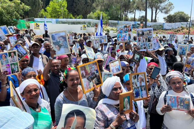  Ethiopian Israelis protest for more aliyah outside of weekly cabinet meeting. (photo credit: COURTESY OF STRUGGLE TO SAVE ETHIOPIAN JEWRY (SSEJ))