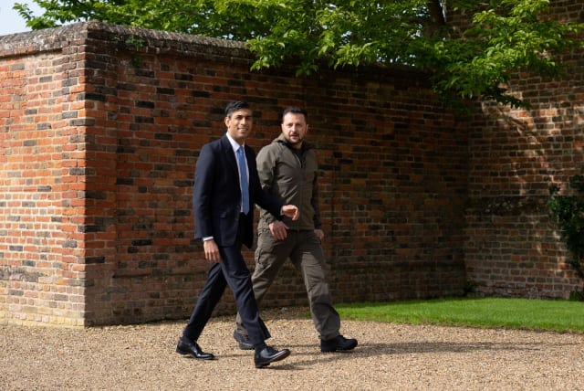  Britain's Prime Minister, Rishi Sunak (L), walks with Ukraine's President Volodymyr Zelensky after greeting him on his arrival at Chequers on May 15, 2023 in Aylesbury, England. (photo credit: Carl Court/Pool via REUTERS)