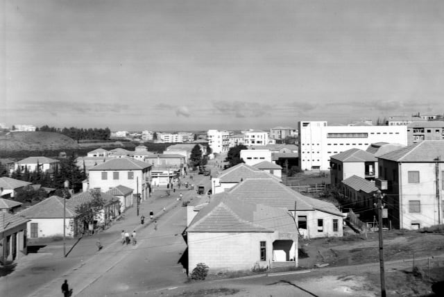  BNEI BRAK main street, 1938.  (photo credit: ZOLTAN KLUGER/GPO)
