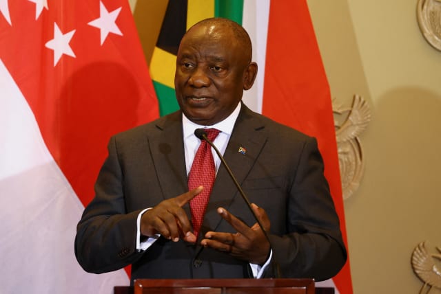  South African President Cyril Ramaphosa and Singapore Prime Minister Lee Hsien Loong (not pictured) attend a media briefing and signing ceremony at Tuynhuys to strengthen the bilateral relationship between the two countries in Cape Town, South Africa, May 16, 2023 (photo credit: REUTERS)