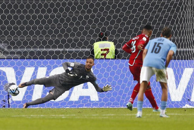  COLOMBIA'S OSCAR CORTES scores his side’s first goal past Israel ’keeper Tomer Zarfati from the penalty spot in the 74th minute of the blue-and-white’s 2-1 loss to the South American side at the FIFA U20 World Cup in Argentina (photo credit: CRISTINA SILLE/REUTERS)