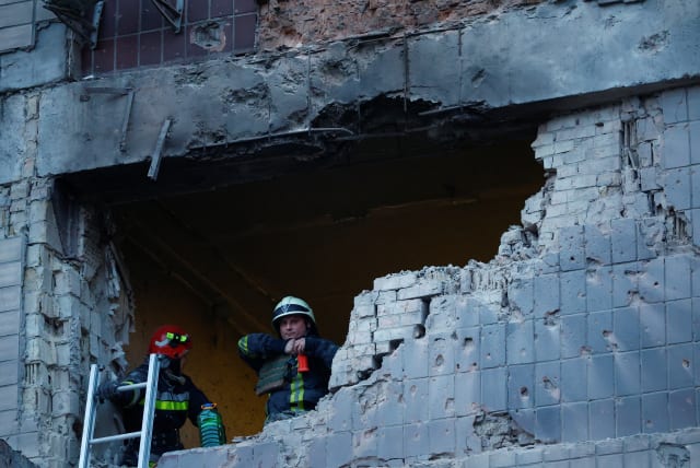  Rescuers work at a site of a building damaged during a Russian suicide drone strike, amid Russia's attack on Ukraine, in Kyiv, Ukraine May 28, 2023.  (photo credit: VALENTYN OGIRENKO/REUTERS)