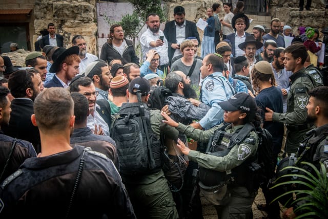  Jewish activists clash with police during a protest against a conference of Christians outside the Davidson Center in Jerusalem Old City, on May 28, 2023.  (photo credit: ARIE LEIB ABRAMS/FLASH 90)