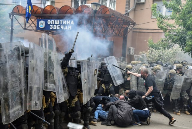  NATO Kosovo Force (KFOR) soldiers clash with local Kosovo Serb protesters at the entrance of the municipality office, in the town of Zvecan, Kosovo, May 29, 2023. (photo credit: REUTERS)