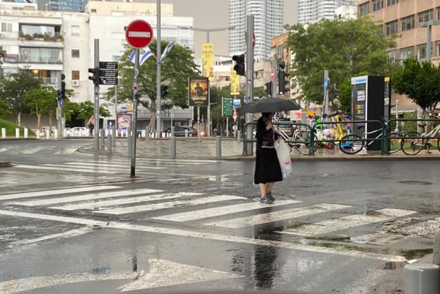  Rainy summer weather in Tel Aviv. June 9, 2023 (photo credit: AVSHALOM SASSONI/MAARIV)