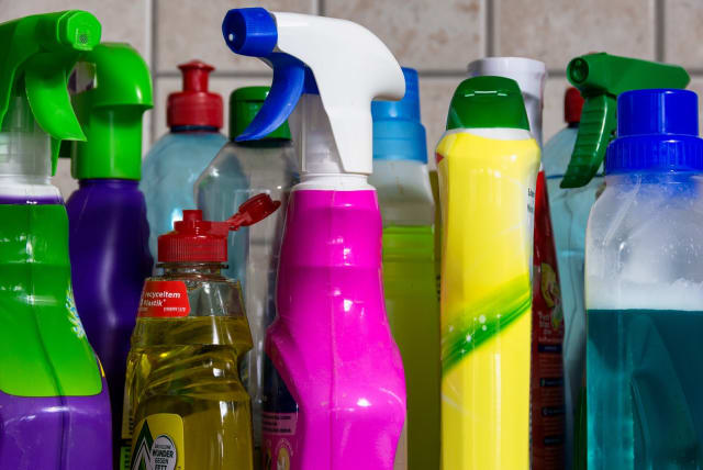Cleaning products release hundreds of hazardous chemicals: study