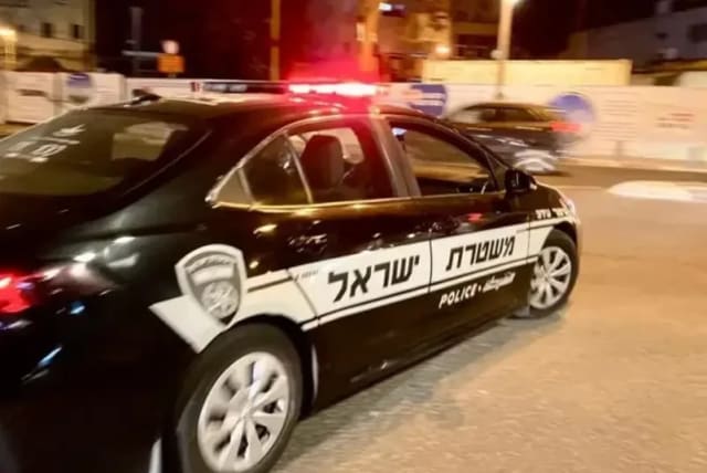  A police car at night (photo credit: AVSHALOM SASSONI)
