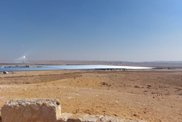 In the Negev Desert, Israeli innovation offers the world ways to build resilient crops, water technologies, clean energy and other tools. Shown here, a solar energy field. (photo credit: DESERTECH)