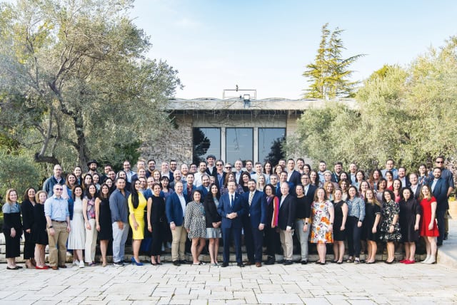  MEMBERS OF Jewish Federations of North America’s National Young Leadership Cabinet pose with President Isaac Herzog during the 2022 International Study Mission in Israel.  (photo credit: Yehoshua Deston)
