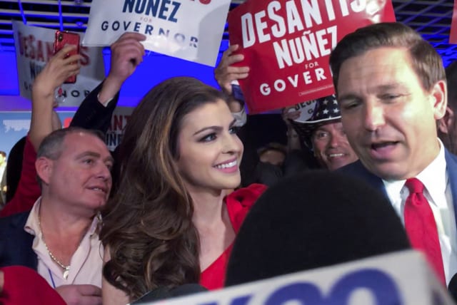  Republican political operative Len Parnas stands behind Republican gubernatorial candidate Ron DeSantis and his wife Casey wearing a “Special Guest” credential in this screen grab from video (photo credit: REUTERS)