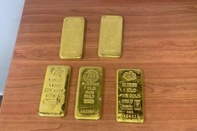The five gold bars seized by the Israel Tax Authority, June 22 2023. (photo credit: ISRAEL TAX AUTHORITY SPOKESPERSON)