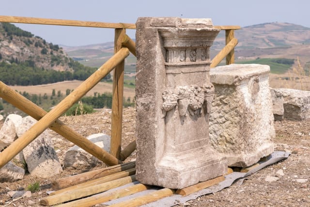  Ancient Greek altar unearthed at Sicily's archaeological site of Segesta. (photo credit: REUTERS)