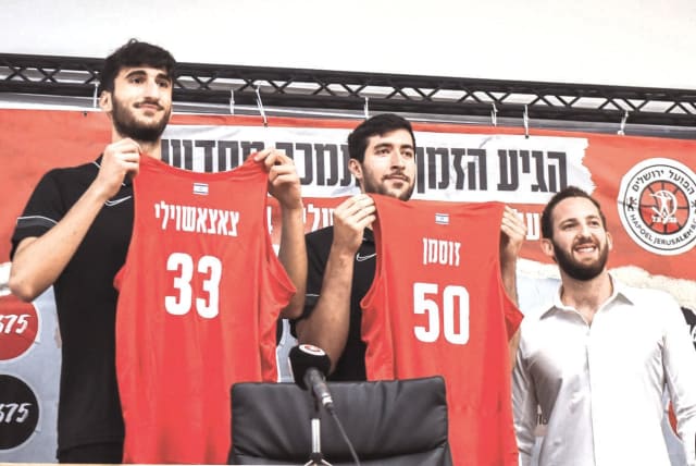 HAPOEL JERUSALEM new signees Gaby Chachashvili (left) and Yovel Zoosman (right) pose at their introductory press conference yesterday in the Israeli capital. (photo credit: YEHUDA HALICKMAN)