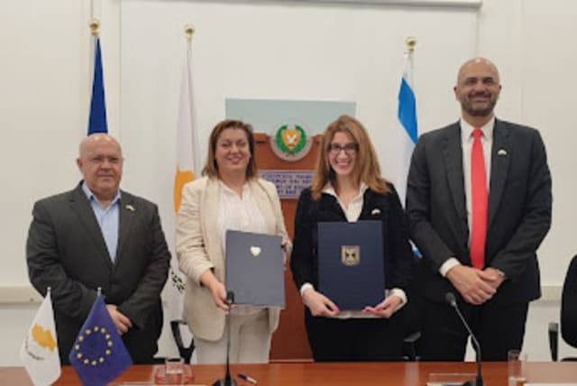  From right to left: The Israeli ambassador Oren Anolik, Nurit Tinari (MFA), Minister of Education, Sport and Youth Dr Athena Michaelidou, Dr. Ioannis Savvides (Ministry of Education)  (photo credit: Embassy of Israel in Cyprus)