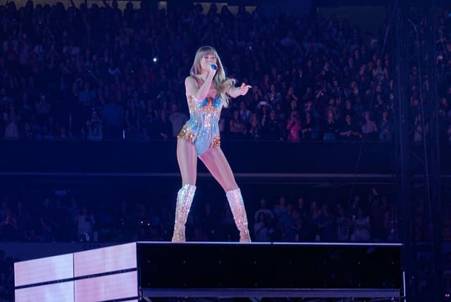  American singer-songwriter Taylor Swift on the Eras Tour in Arlington, Texas, April 2, 2023. (photo credit: Wikimedia Commons)