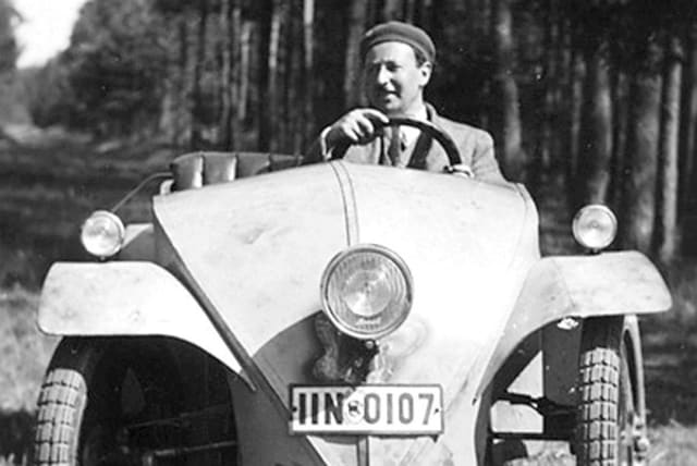  Josef Ganz in the Ardie-Ganz prototype, 1930 (photo credit: Josef Ganz Archives/Wikipedia)