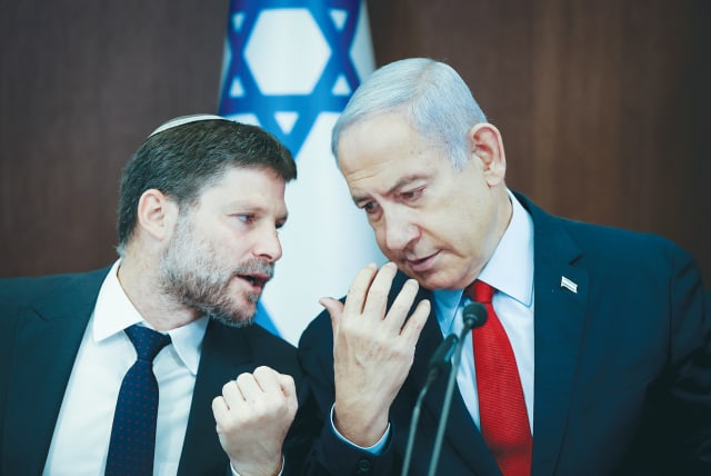  PRIME MINISTER Benjamin Netanyahu and Finance Minister Bezalel Smotrich confer at a cabinet meeting. (photo credit: Amit Shabi/Flash 90)