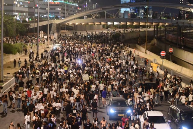   Protesters block the Ayalon highway in protest against the treatment of the hit-and-run case in which Rafael Adana, 4, was killed. August 23, 2023 (photo credit: AVSHALOM SASSONI)