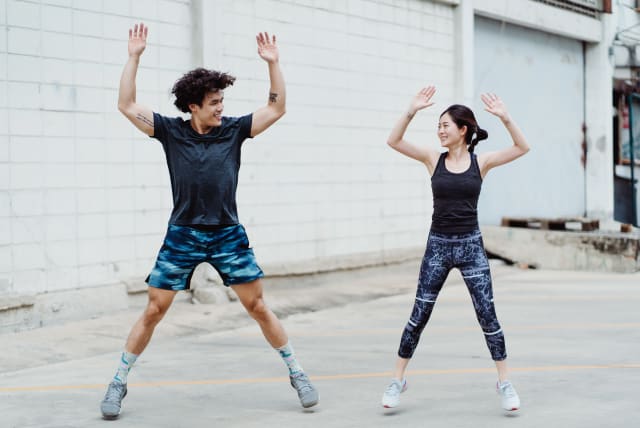  A man and woman exercise together. (photo credit: PEXELS)