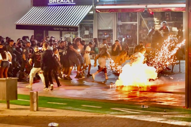  Police and protesters clash at 'Justice for Raphael' protest in Tel Aviv. August 30, 2023 (photo credit: AVSHALOM SASSONI)