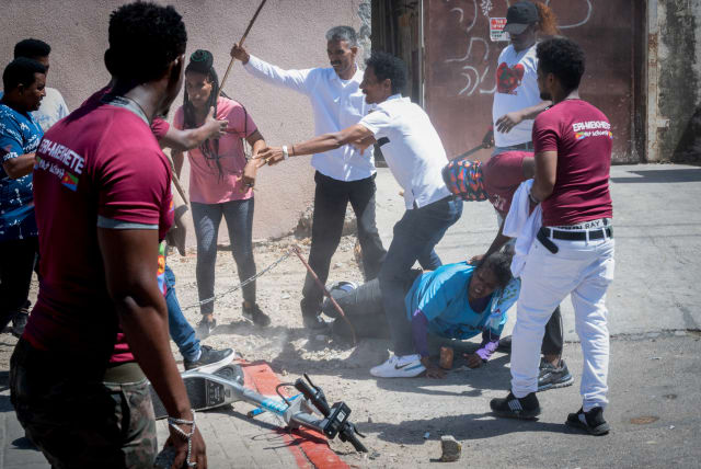  Eritrean asylum seekers who oppose the regime in Eritrea and pro regime activists clash with Israeli police in south Tel Aviv, September 2, 2023. (photo credit: Omer Fichman/Flash90)
