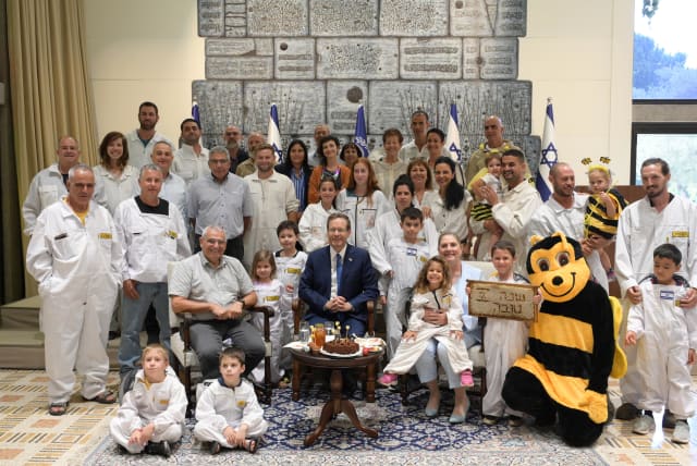  President Isaac Herzog meets with beekeepers ahead of Rosh Hashanah, September 10, 2023 (photo credit: AMOS BEN-GERSHOM/GPO)