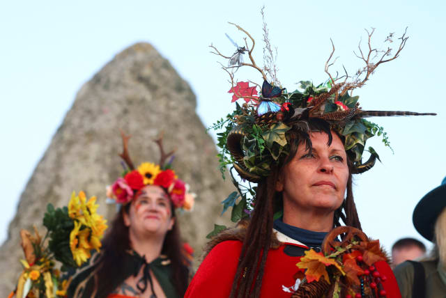  Revellers attend summer solstice celebrations at Stonehenge near Amesbury, Britain, June 21, 2023 (photo credit: REUTERS/TOBY MELVILLE)