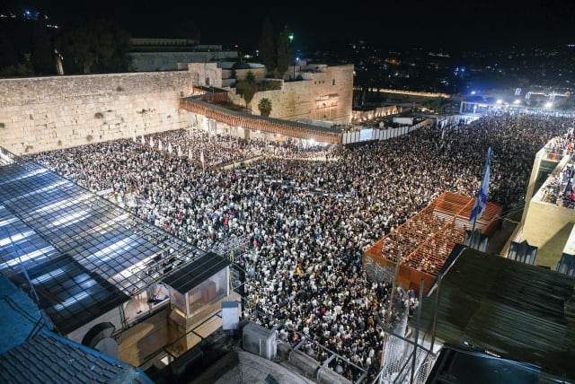  THE MASSES gather at the Western Wall for prayers of forgiveness before Yom Kippur, last year. Forgiveness is a concept that is foreign to those who embrace cancel culture, but it is a tenet of Judaism, says the writer.  (photo credit: ARIE LEB ABRAMS/FLASH90)