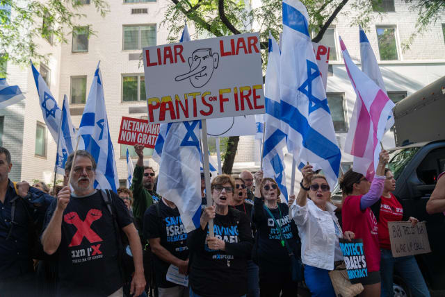  Anti-judicial reform activists protest against the judicial overhaul and and Israeli Prime Minister Benjamin Netanyahu during his visit in Manhattan, New York City, September 19, 2023. (photo credit: Luke Tress/Flash90)