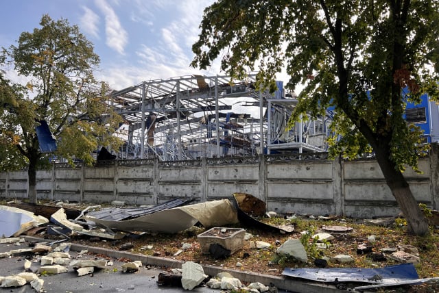  A view shows a site of an industrial area destroyed by a Russian missile strike, amid Russia's attack on Ukraine, in the village of Vyshneve in Kyiv region Ukraine September 21, 2023. (photo credit: REUTERS/SERGIY VOLOSHYN)