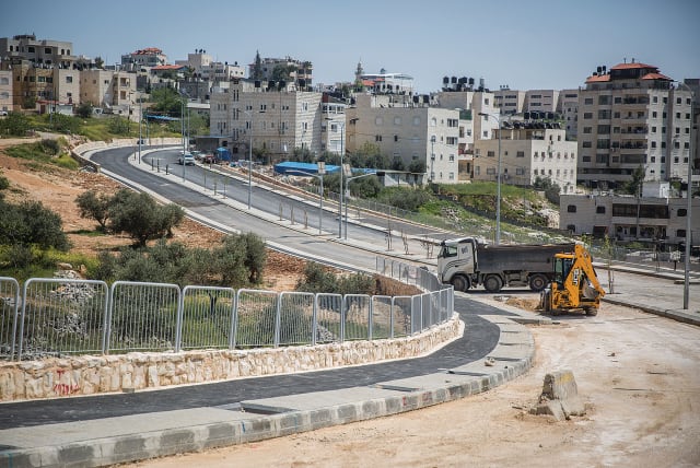  ‘WE NEED building permits’: Construction in the east Jerusalem neighborhood of Shuafat, 2016. (photo credit: HADAS PARUSH/FLASH90)