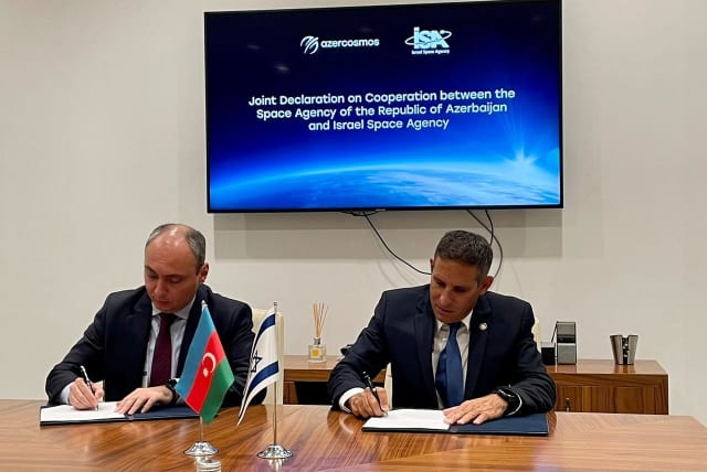  Israel Space Agency Director Uri Oron and Chairman of the Board at Space Agency of the Republic of Azerbaijan Amaddin Asadov sign an agreement to collaborate on space in Baku on October 4, 2023. (photo credit: Ministry of Innovation, Science and Technology)