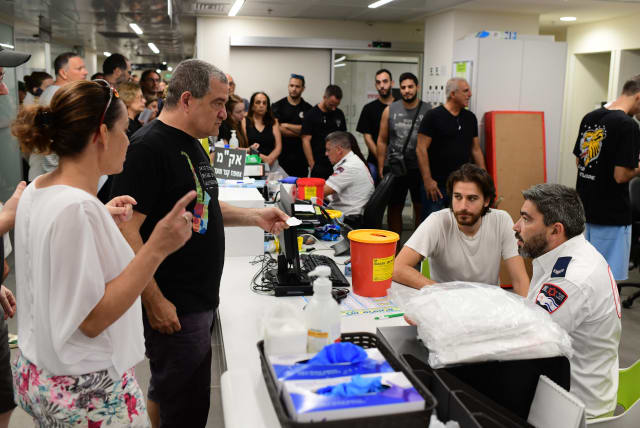  Hundreds in line at the Ichilov hospital in Tel Aviv to donate blood, with  more than 300 injuries as dozens of terrorists infiltrate southern Israel and more than a thousand rockets were fired by Gaza militants into Israel. October 7, 2023.  (photo credit: TOMER NEUBERG/FLASH90)