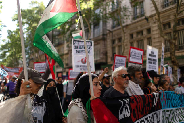  People hold a Palestinian flag and placards during a demonstration in support of Palestinians, in Buenos Aires, Argentina October 9, 2023. (photo credit: REUTERS/Tomas Cuesta)