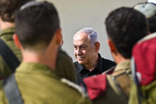  Prime Minister Benjamin Netanyahu seen meeting with IDF soldiers on October 16, 2023 (photo credit: KOBI GIDEON/GPO)
