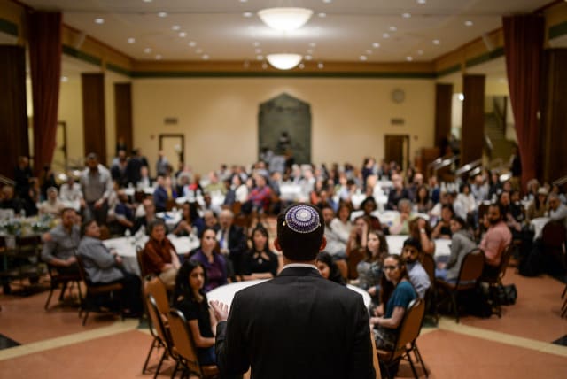  Rabbi Joshua M. Davidson addresses interfaith attendees at an Iftar feast during Ramadan hosted at the Temple Emanu-El in Manhattan, New York, U.S., June 15, 2017. (photo credit: REUTERS/AMR ALFIKY)