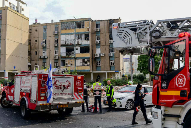  The scene where a rocket fired from Gaza hit a building in Tel Aviv on October 27, 2023 (photo credit: TOMER NEUBERG/FLASH90)