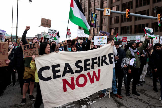  Demonstrators from ‘Jewish Voice for Peace’ and their supporters rally for a ceasefire in Gaza, outside the Federal building in Detroit, Michigan U.S. October 25, 2023.  (photo credit: REUTERS/REBECCA COOK)